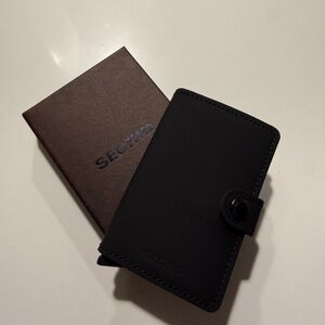 SECRID Mini Black Leather Wallet